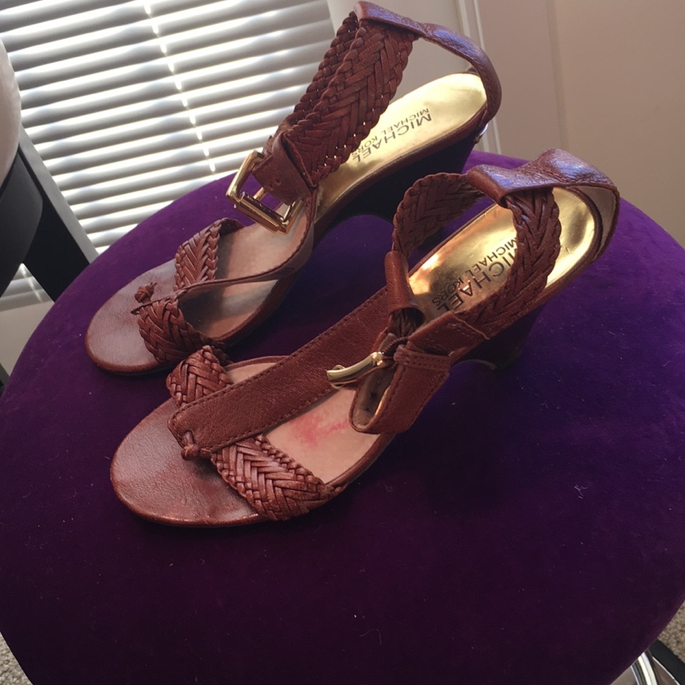 Used - Picture 2 of 3